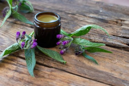Comfrey Leaf + Benefits for First Aid, Wounds & Joint Pain